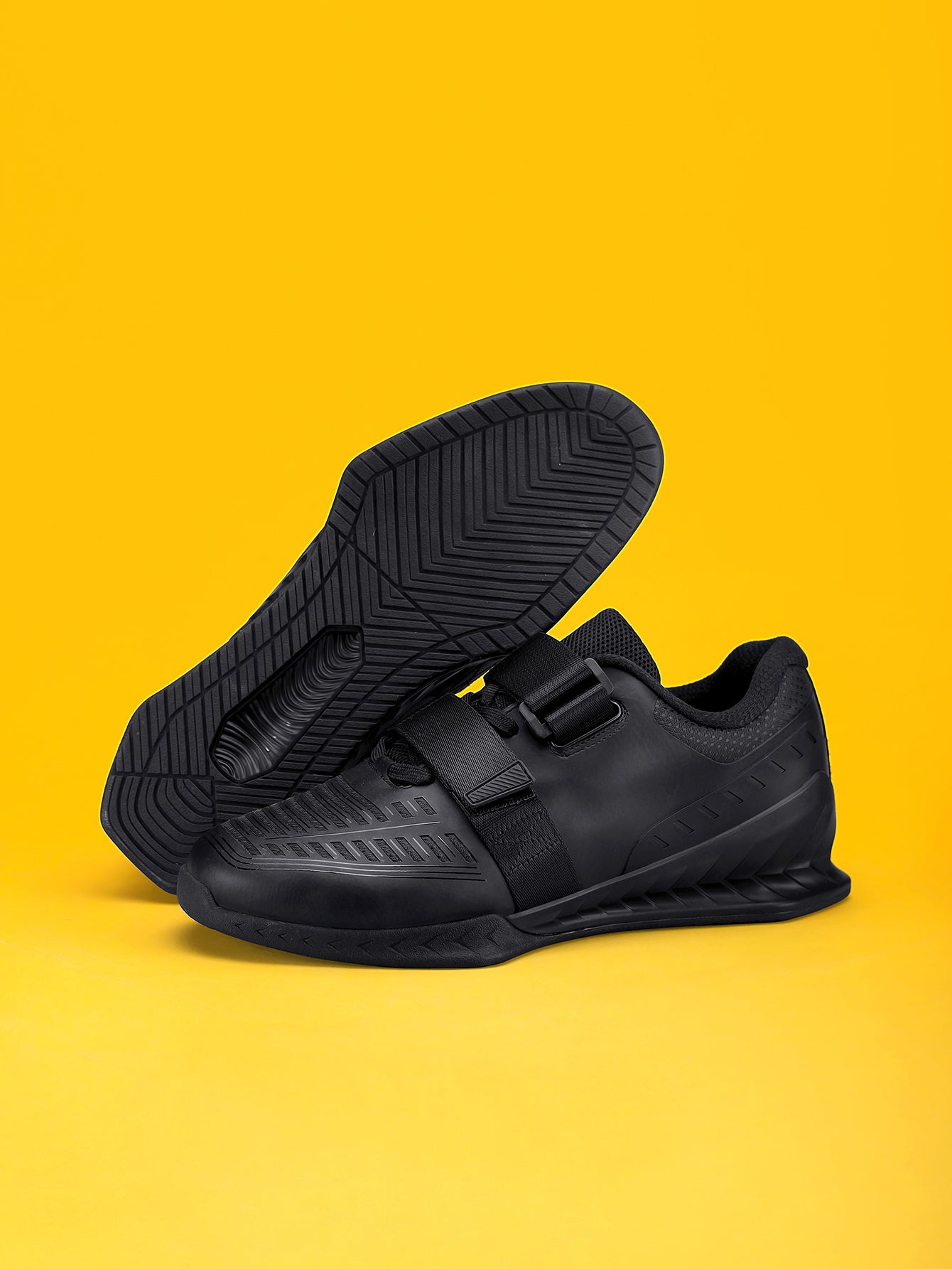 R2478 all black weightlifting shoe outsole