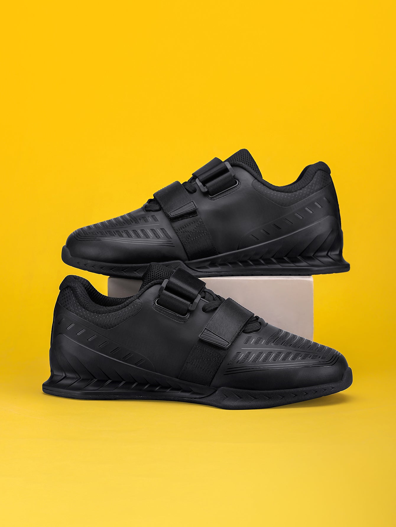 R2478 all black weightlifting shoes pair